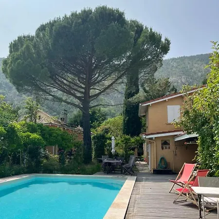 D'hotes - Le Pin Des Arches Bed & Breakfast