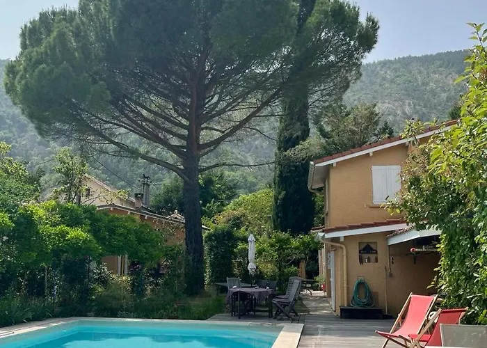 D'hotes - Le Pin Des Arches Bed & Breakfast